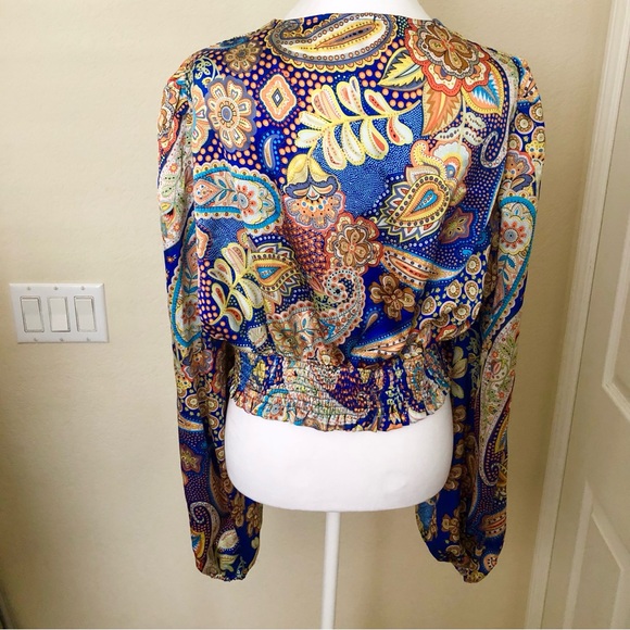 FASHION NOVA beautiful satin crop top in new condition. Rucking in back. Gorg xl - Picture 2 of 12